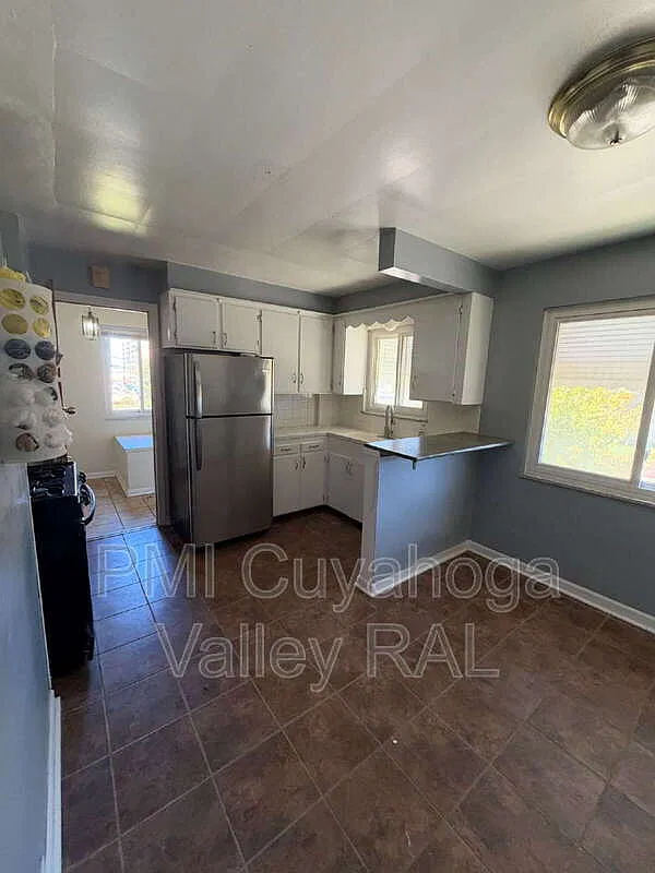 2 bed, 1.0 bath, $995 — Photo 3