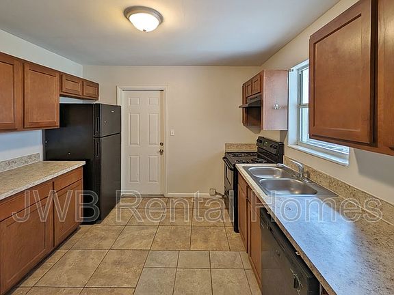 3rd image of 3026 Rogero Rd