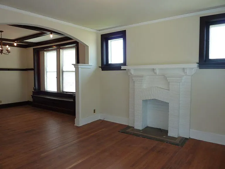 1070 McCausland Ave — Photo 7