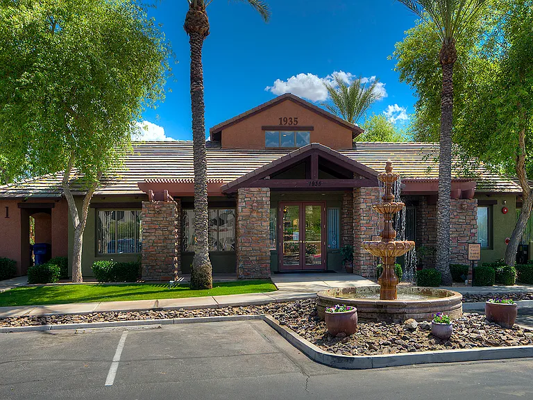San Angelin Apartments — Photo 1