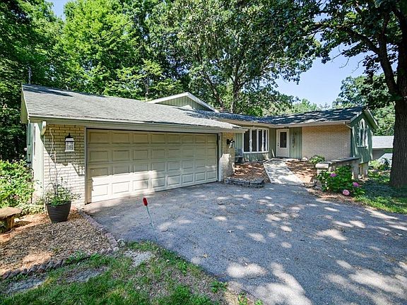 2nd image of 3603 Hart Cir