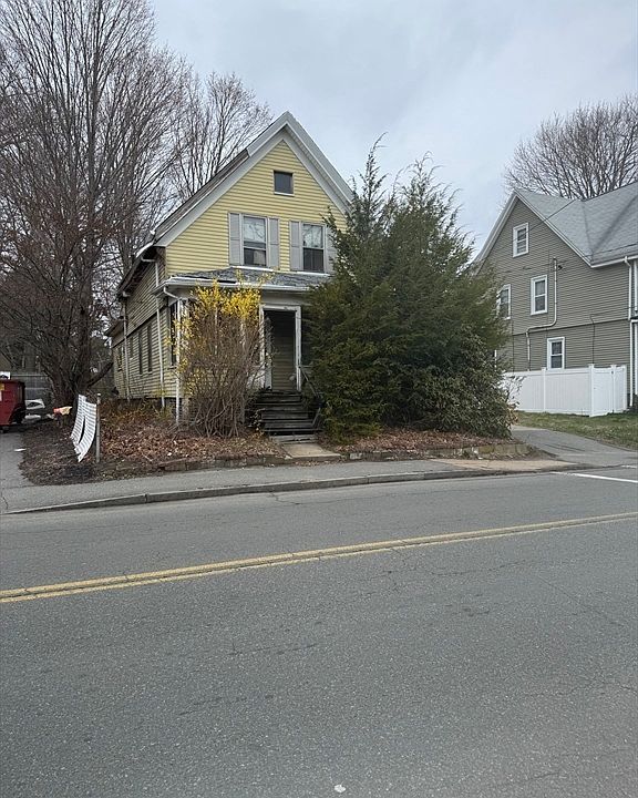 2nd image of 181 Menlo St