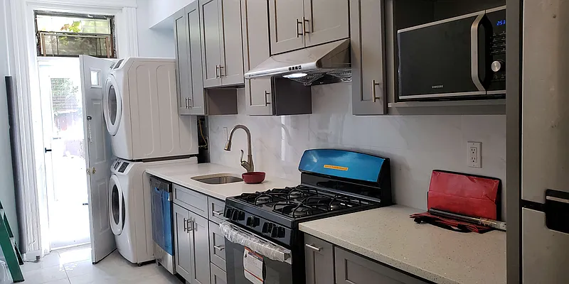 Rented by MCR Realty | media 6