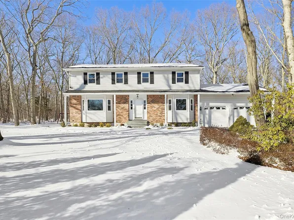 17 Montclair Street, Port Jefferson Station, NY 11776