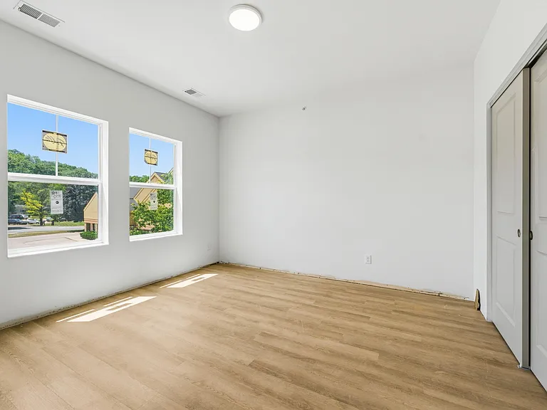 Riverbend Flats Apartments — Photo 16