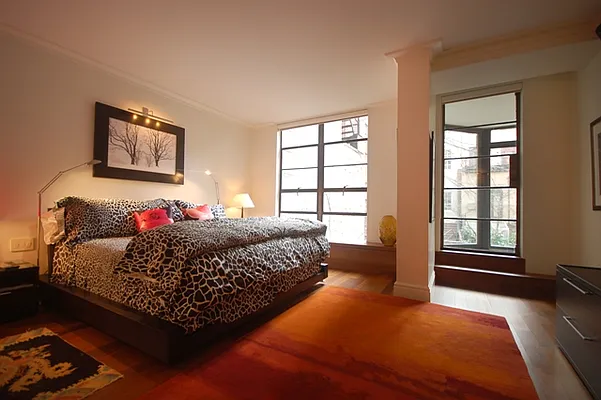 Sold by Mercedes Berk | media 15