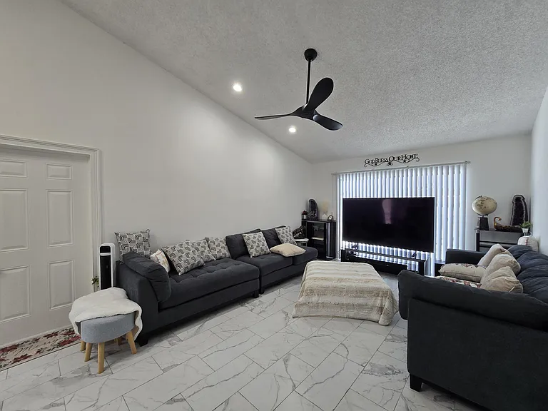 1530 Royal Forest Ct — Photo 43