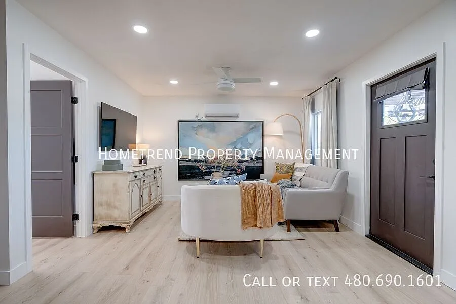 2/1 Remodeled Apartment- — Photo 2