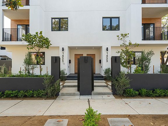 3rd image of 1433 S Crescent Heights Blvd