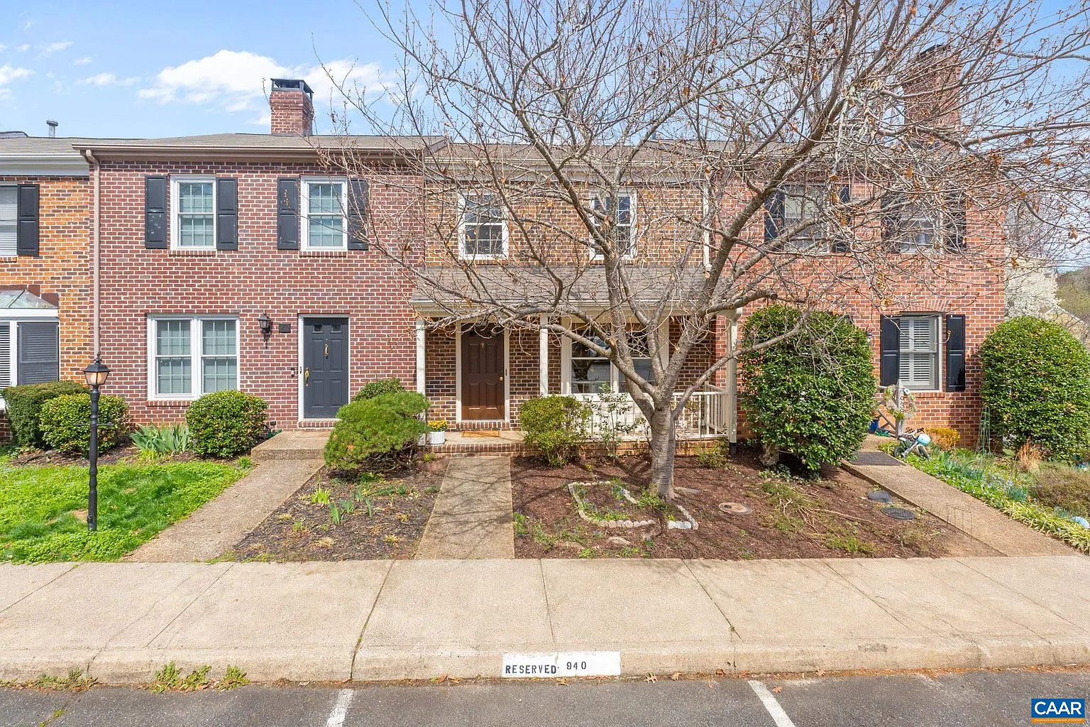 940 Huntwood Ln photo 1