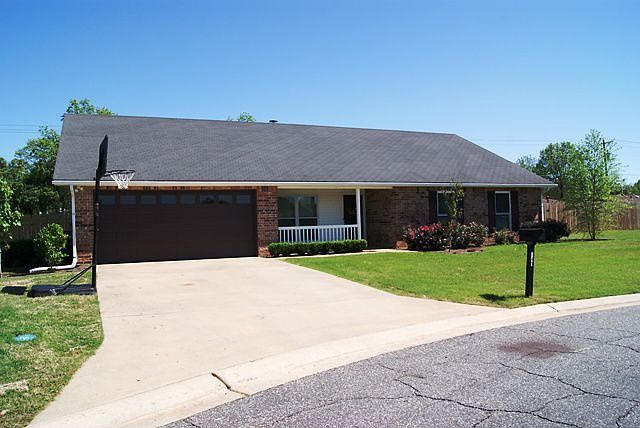1st image of 741 Oakland Dr