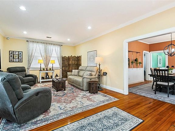 4th image of 8124-26 Zimpel St