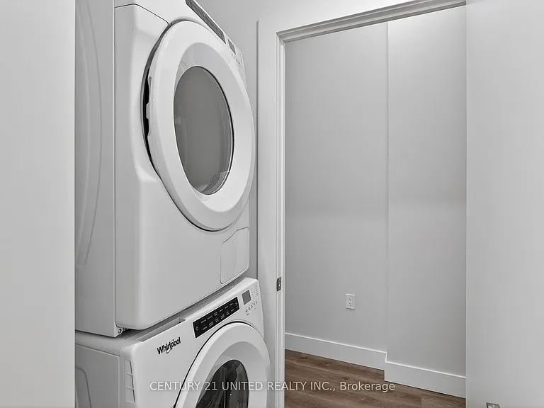 475 George St N #201 — Photo 15