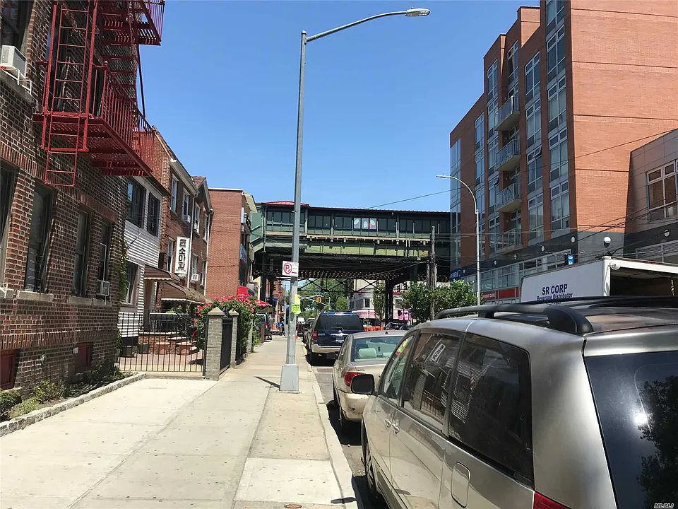 Building Photo 3