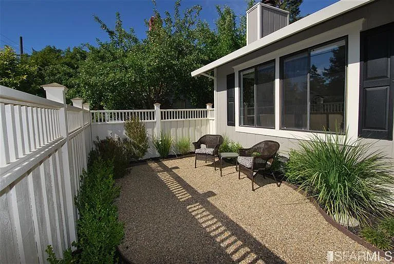 876 4th St E — Photo 2