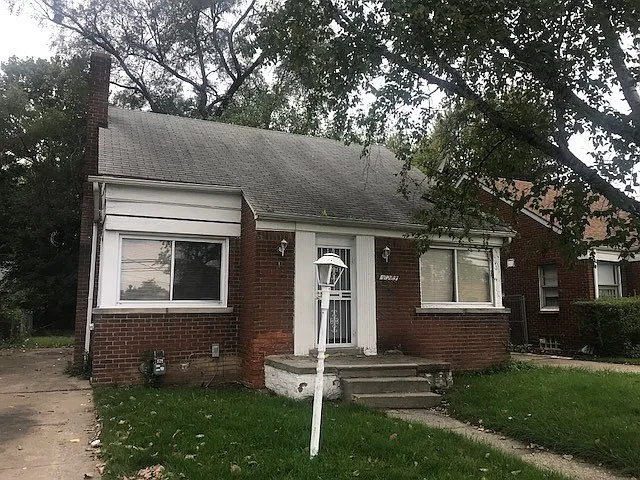 18283 Tracey St — Photo 1