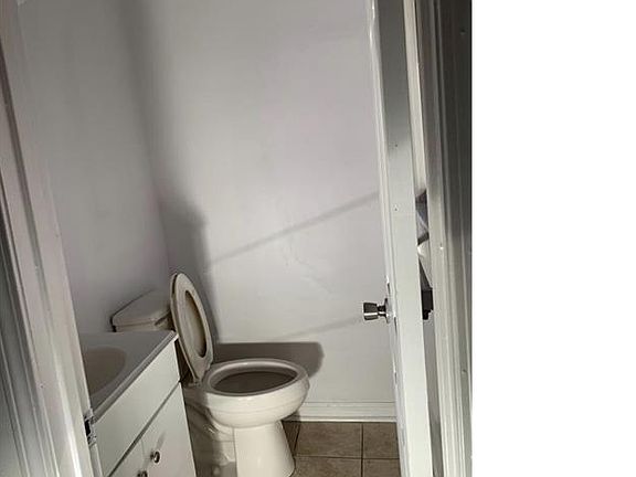 5th image of 3586 Briar Dr