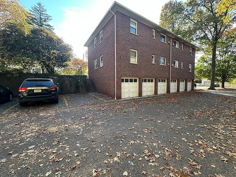 210 Broad Ave #B — Photo 14