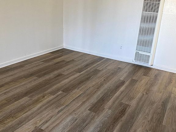 4th image of 2319 Empress St #6