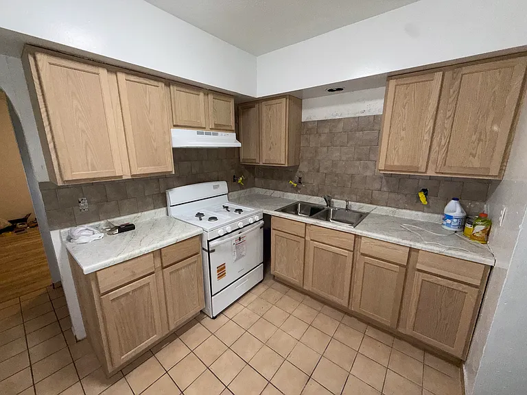 1618 Green St — Photo 8