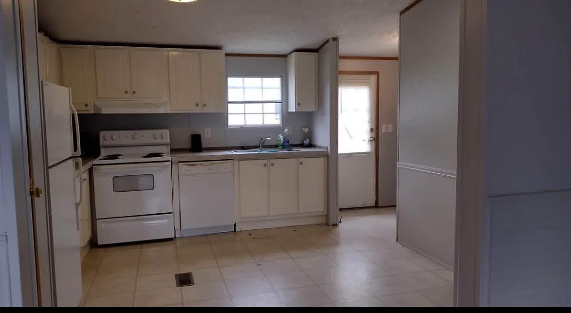3 bed, 1080 sqft, $950 — Photo 3
