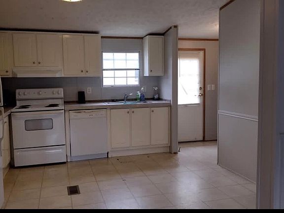 3rd image of 135 Bluebird Ln