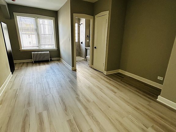 4th image of 5005 N Harding Ave #5009-2