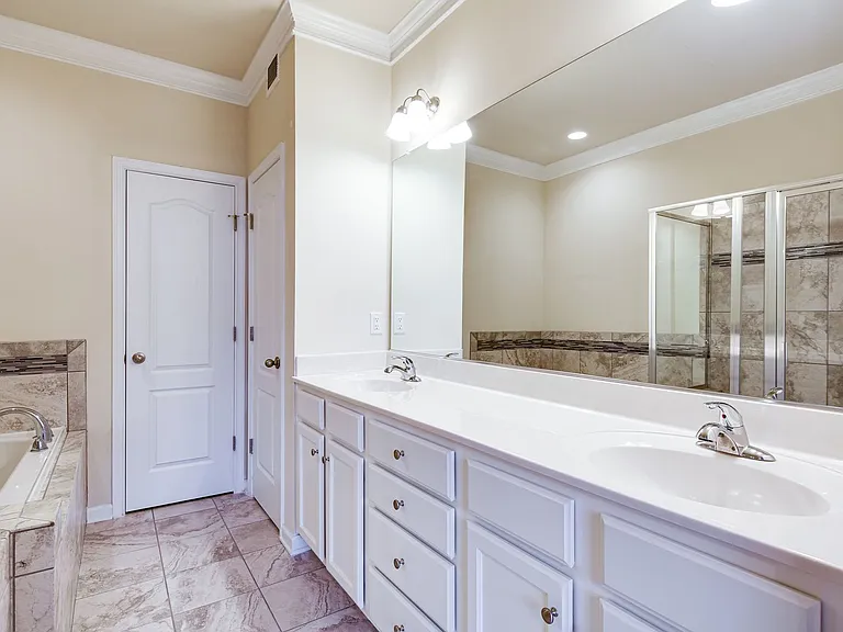 833 Jarrett Ln — Photo 16