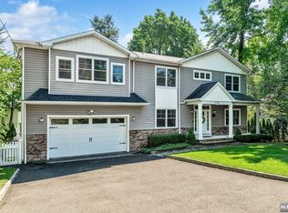 194 10th St, Cresskill, NJ 07626
