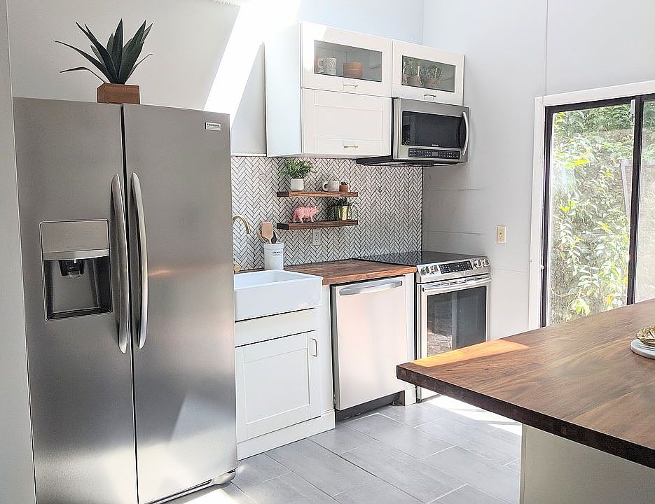 1st image of 3216 Oak St APT 3