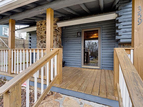 2nd image of 359 Oakwood Cir NE