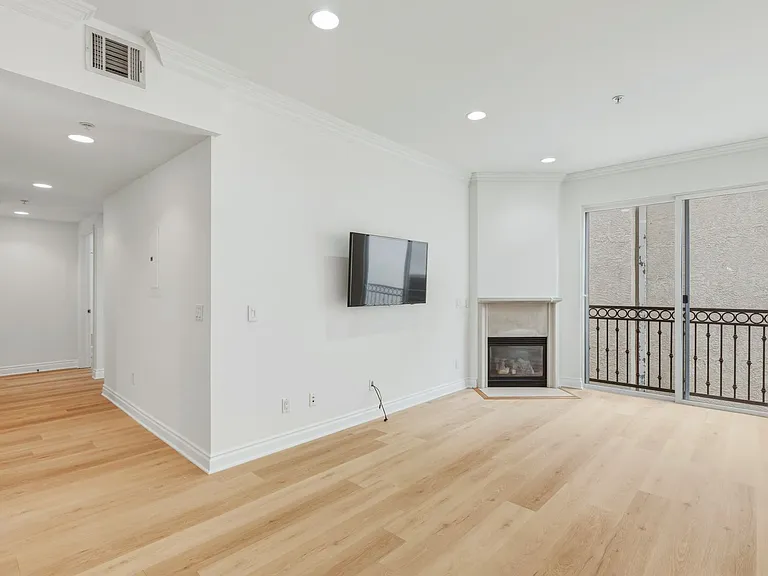 1444 S Point View St #204 — Photo 8