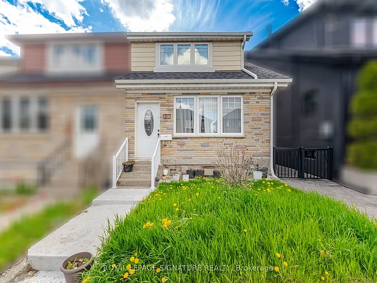 2000 Dufferin St #1 — Photo 2
