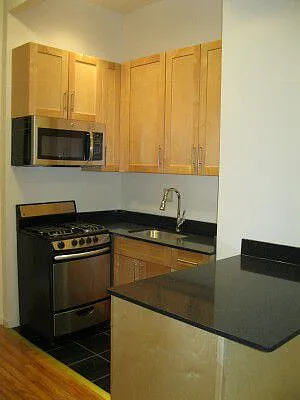 Rented by Tower Brokerage | media 18
