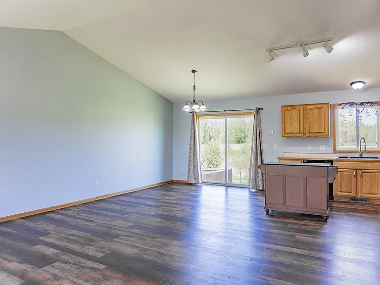 2112 Blake Ave — Photo 16