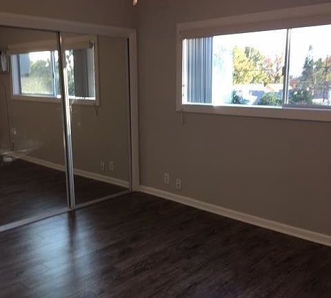 5th image of 10822 Victory Blvd APT 19