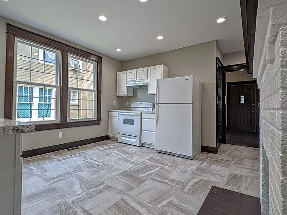 3rd image of 416 Spencer St #1