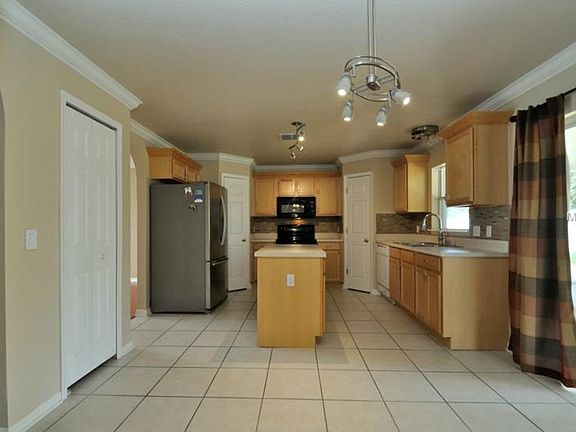 3rd image of 844 Westcliffe Dr