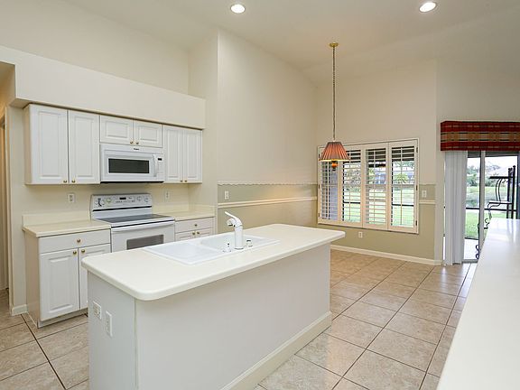 4th image of 6496 Autumn Woods Blvd