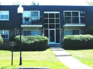 10045 S Walnut Ter #105, Palos Hills, IL 60465