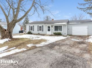 814 Spruce Dr, Streamwood, IL 60107