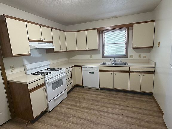 3rd image of 801 Antler Dr APT A