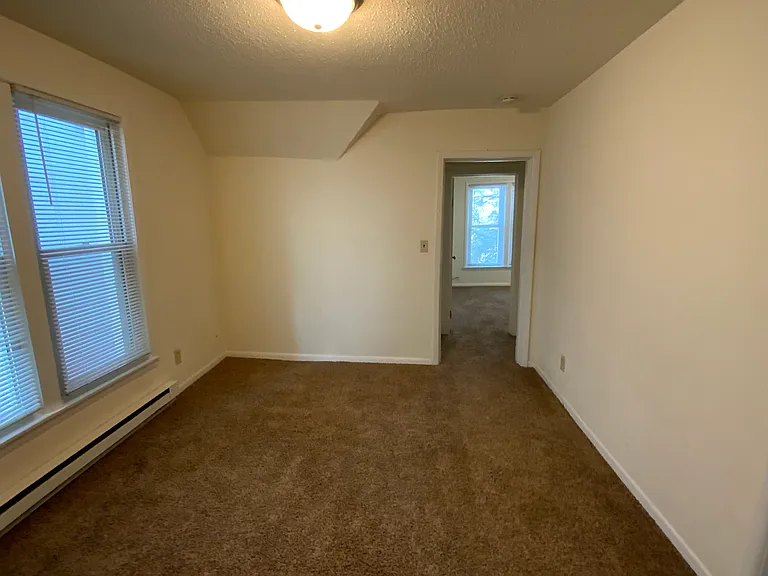 3 bed, 1.0 bath, 580 sqft, $1,150 — Photo 38
