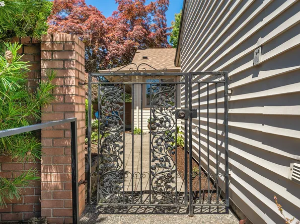 15955 SW Greens Way, Tigard, OR 97224