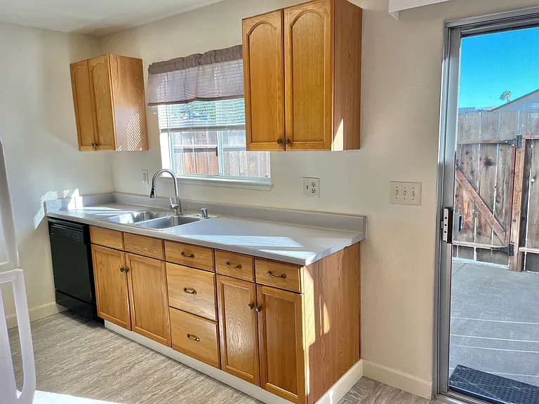 202 E J St #6 — Photo 6