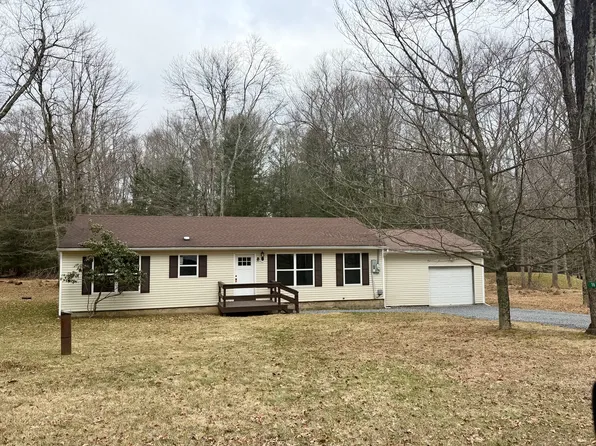 70 Laurel Woods Cir, Albrightsville, PA 18210