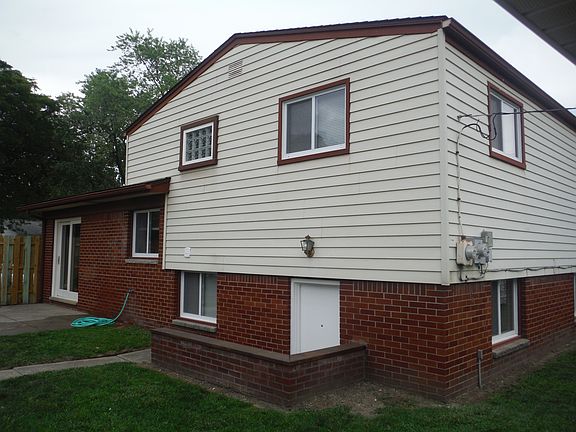 2nd image of 28459 Hales St