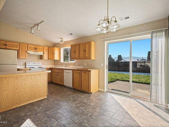 2nd image of 3083 E Lapis Ave