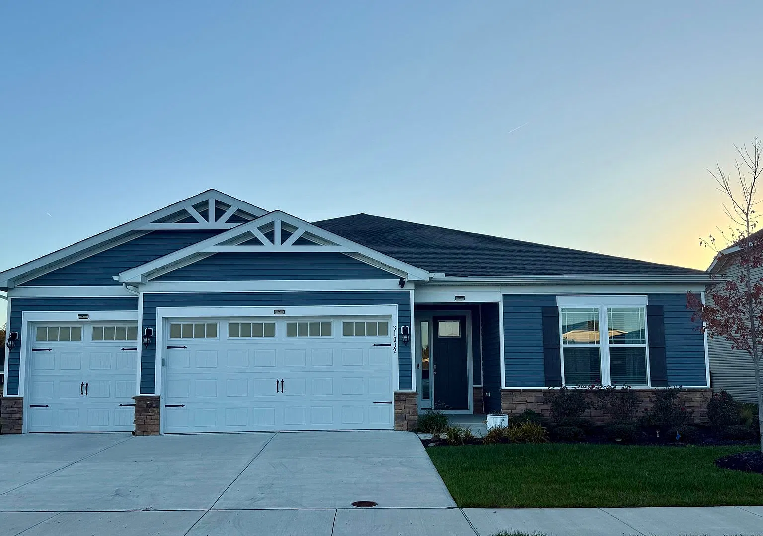 Modern Comfort Meets Easy Living in Headwater Cove! — Photo 1