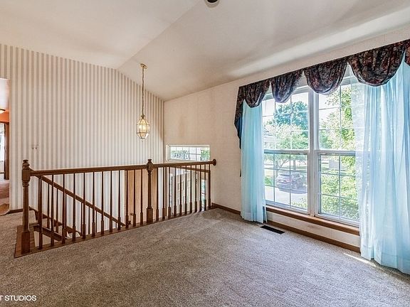 3rd image of 2365 Applewood Ln